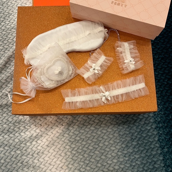 Savage X Fenty White Bridal Sleep Set - Picture 6 of 6
